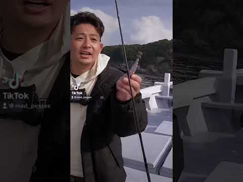 エギについた謎の塊にうわぁ！うわぁ！ 【釣り吉ショート/TikTok】 #shorts