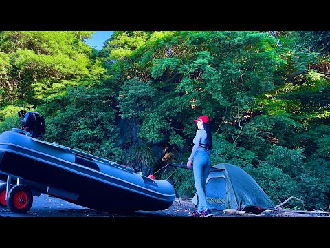 【女の大冒険】無人島へ小舟で行き釣りキャンプ‼️高級魚を釣り夜は体をピカピカに❤️初のお魚釣れた編