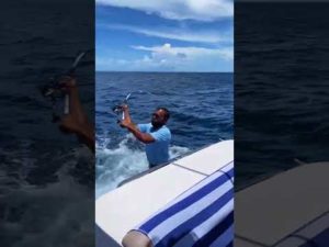 １時間１０万円のレンタル船で釣りしまくり②！inモルディブ【お金持ちの付き人】【TikTok】