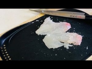 釣りの翌日、妻に昼ごはんを作った　#カワハギ #肝醤油　#カサゴの味噌汁　#厚揚げとワカメとシラスのサラダ