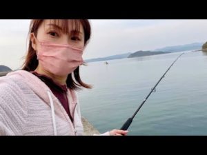 小魚がめっちゃ湧いた場所で釣りをしてみたら...