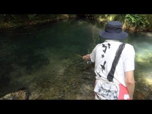 山奥に生息するサーモンを釣って、初めて燻製に挑戦してみた！