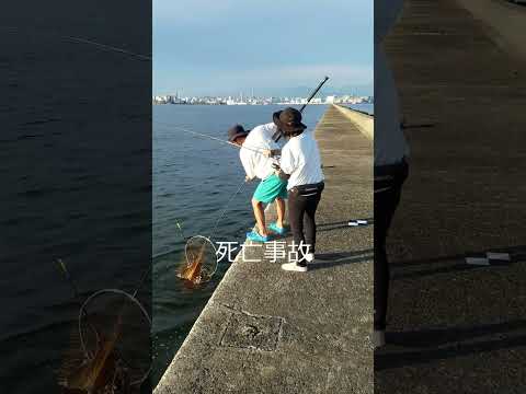 女性が堤防で釣りをしていたら厄介な事になった